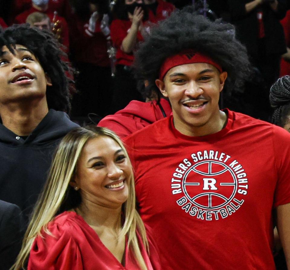 Ron and Dylan Harper with mom Maria Harper on Rutgers basketball Senior Day in 2022