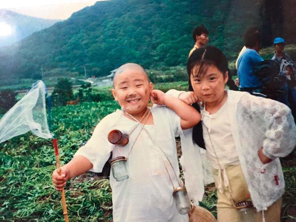 楊小黎（右）是童星出身，一度回歸校園沉潛。左為郝劭文。（翻攝自楊小黎臉書）