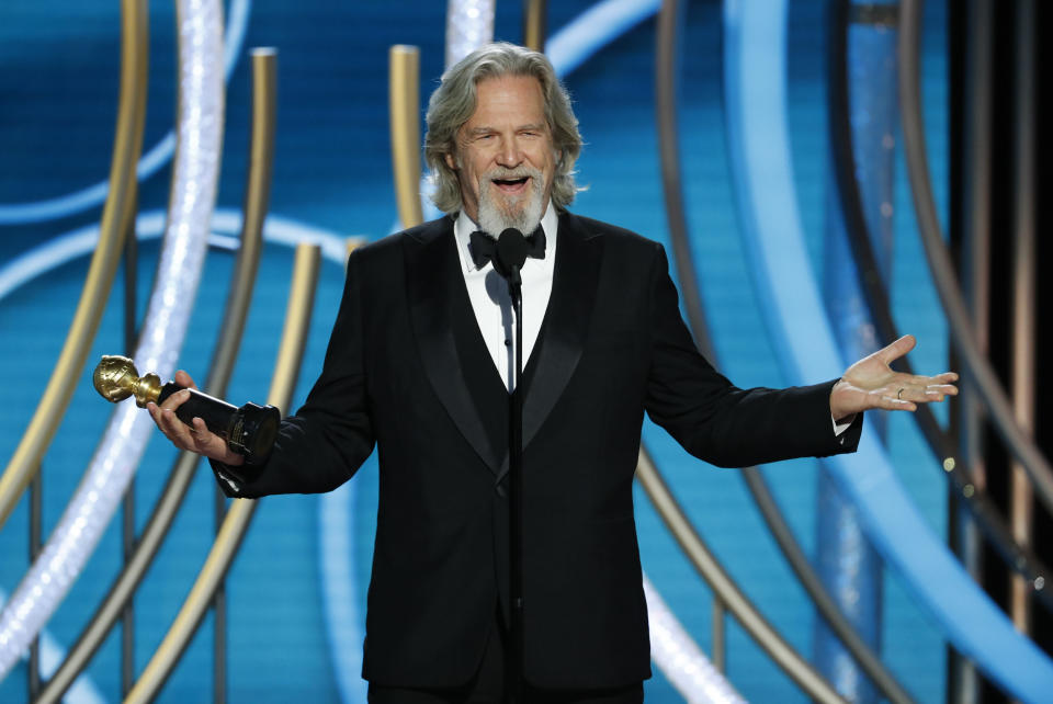 Jeff Bridges accepts the Cecil B. DeMille Award. (Photo: Paul Drinkwater/NBC via AP)