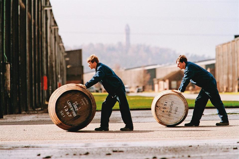 擁有全球最多8百萬桶的豐富酒藏，讓Johnnie Walker所推出的每款酒皆深受威士忌迷喜愛追捧。