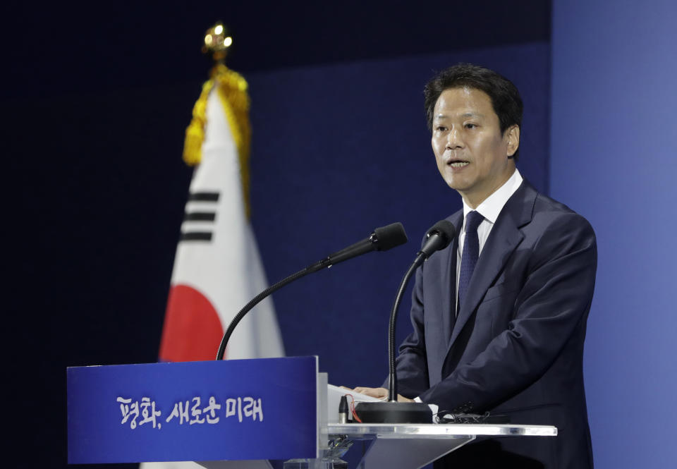 Presidential chief of staff Im Jong-seok speaks to the media during a briefing at a press center for the inter-Korean summit in Seoul, South Korea, Monday, Sept. 17, 2018. The senior South Korean official is playing down the chance that this week's inter-Korean summit could produce major progress in efforts to rid North Korea of its nuclear program. (AP Photo/Lee Jin-man)