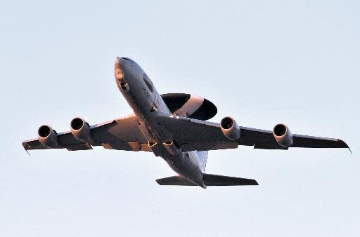 Un avión tipo AWACS despega de la base aérea de Avord, en el centro de Francia, el 24 de marzo del año 2011 (AFP/Archivos | Alain Jocard)