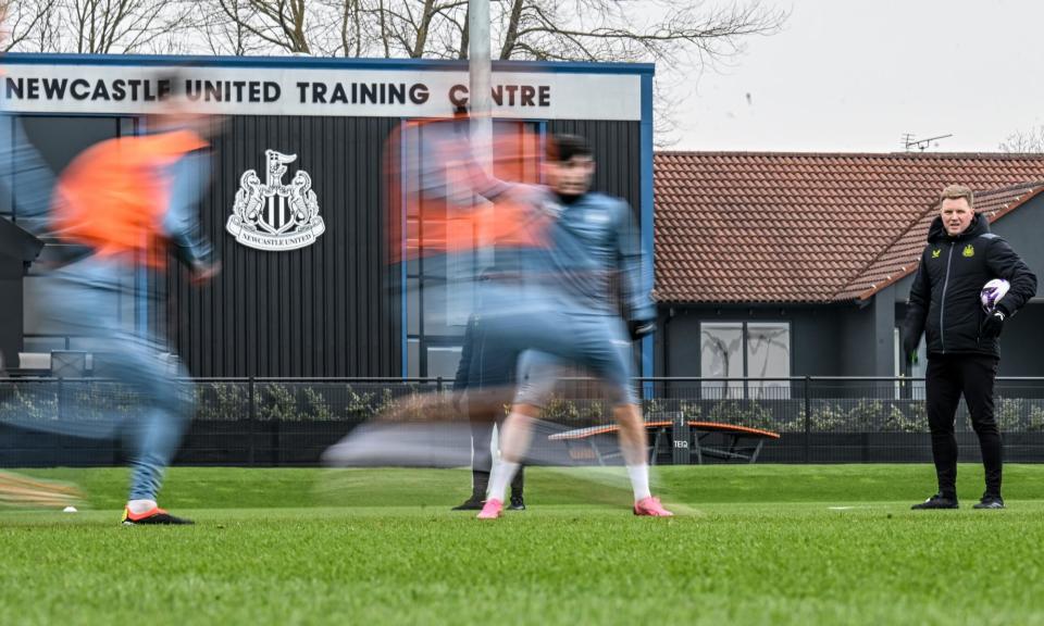 <span>Eddie Howe looks on during a <a class="link " href="https://sports.yahoo.com/soccer/teams/newcastle-united/" data-i13n="sec:content-canvas;subsec:anchor_text;elm:context_link" data-ylk="slk:Newcastle;sec:content-canvas;subsec:anchor_text;elm:context_link;itc:0">Newcastle</a> training session.</span><span>Photograph: Serena Taylor/Newcastle United/Getty Images</span>