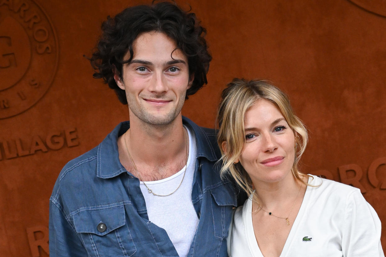 Sienna Miller, 41 ans, enceinte d'un homme de 27 ans, dénonce les critiques patriarcales : 