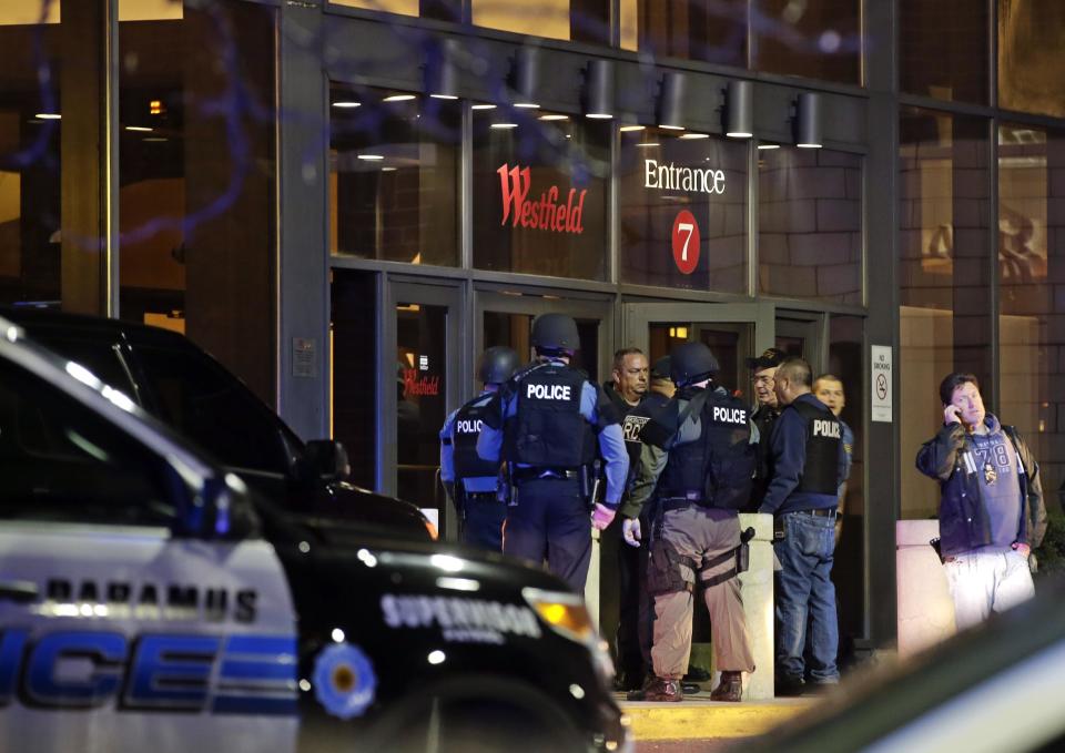 Heavily armed police secure the area after reports that a gunman fired shots at the Garden State Plaza mall in Paramus, New Jersey, November 4, 2013. A person with a gun opened fire on Monday evening in a New Jersey shopping mall shortly before closing time in the town of Paramus, and the mall was being evacuated, a county official said. (REUTERS/Ray Stubblebine)