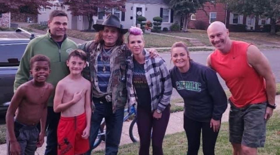 Depp reunited with loved ones in his hometown during a tour pitstop en route to Louisville (Jeff Day/Facebook)