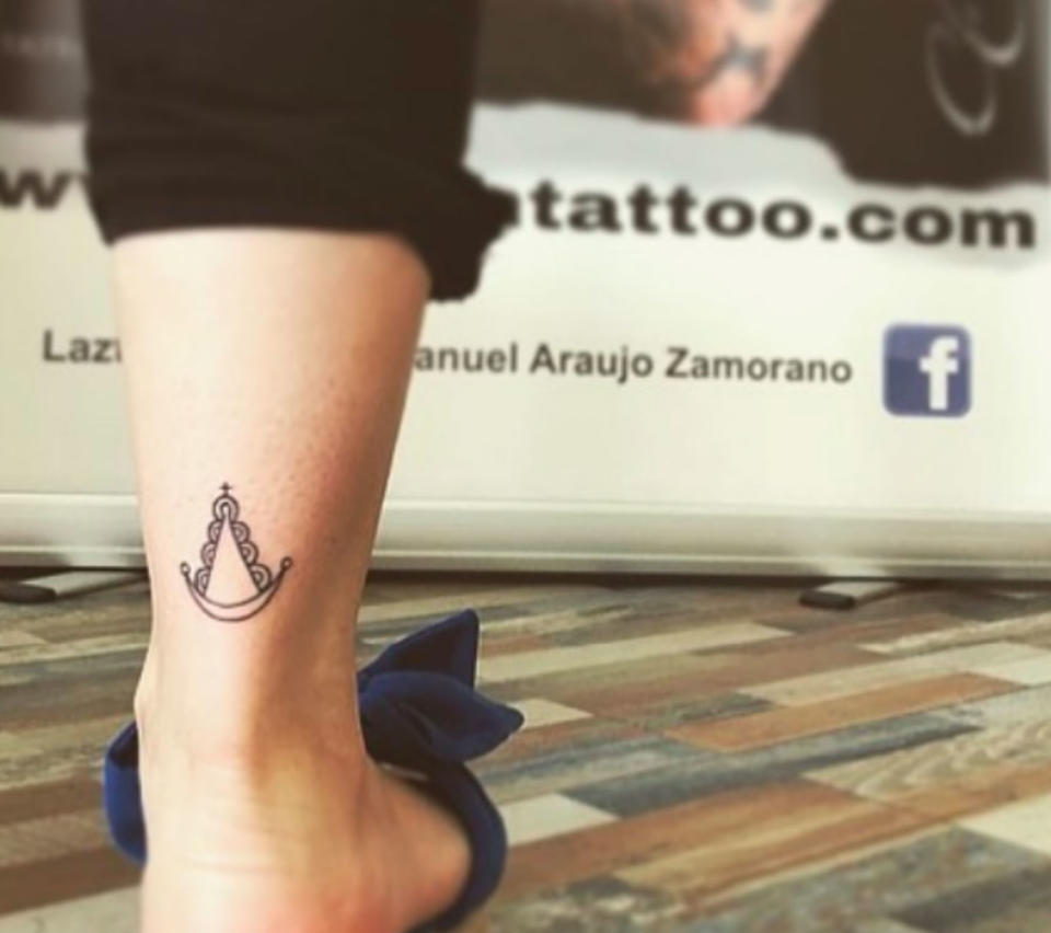 <p>Sí, se ha tatuado la Virgen del Rocío en una pierna. (Foto: Instagram / <a rel="nofollow noopener" href="https://www.instagram.com/mariaisabelamqs/" target="_blank" data-ylk="slk:@mariaisabelamqs;elm:context_link;itc:0;sec:content-canvas" class="link ">@mariaisabelamqs</a>). </p>