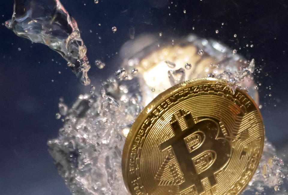 A view of a representation of cryptocurrency Bitcoin plunging into water in this illustration taken, May 23, 2022. REUTERS/Dado Ruvic/Illustration