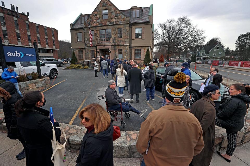 Customers in Wellesley, Mass., line up outside Silicon Valley Bank following its collapse. <a href="https://www.gettyimages.com/detail/news-photo/bank-customers-line-up-outside-silicon-valley-bank-news-photo/1248222469?phrase=Silicon%20Valley%20Bank&adppopup=true" rel="nofollow noopener" target="_blank" data-ylk="slk:David L. Ryan/The Boston Globe via Getty Images;elm:context_link;itc:0;sec:content-canvas" class="link ">David L. Ryan/The Boston Globe via Getty Images</a>