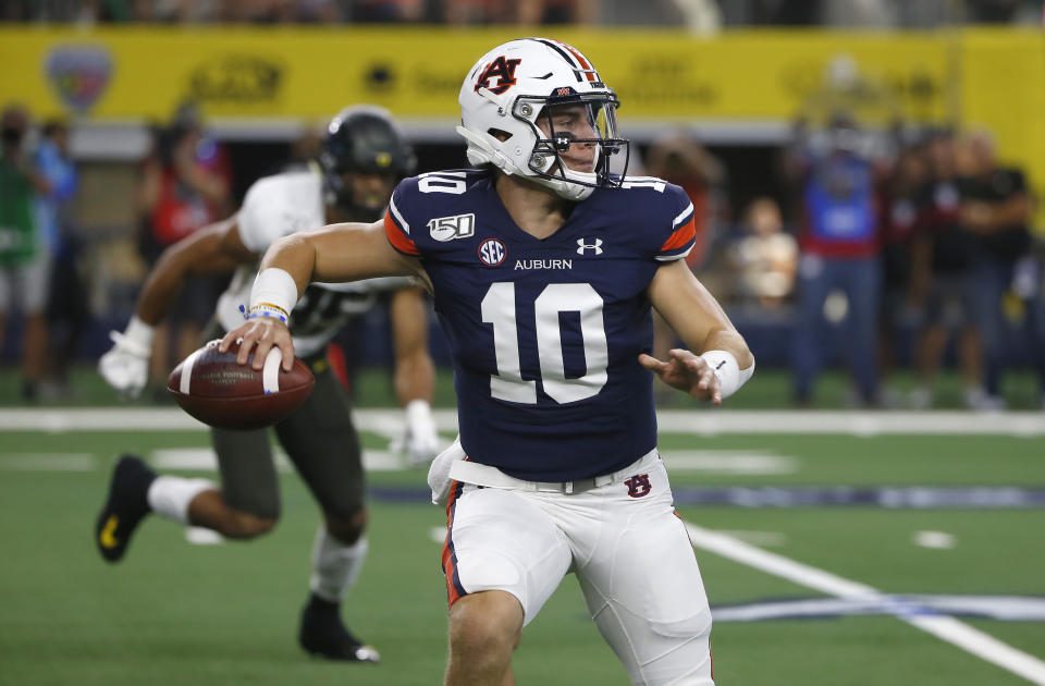 Auburn quarterback Bo Nix (10) throws downfield against Oregon during the first half of an NCAA college football game, Saturday, Aug. 31, 2019, in Arlington, Texas. (AP Photo/Ron Jenkins)