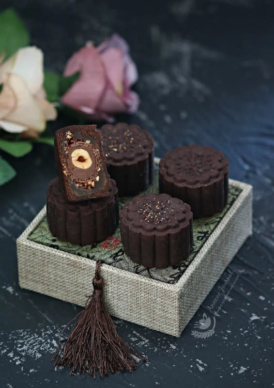 <p>Anncoo Journal</p><p>This baked Chocolate Mooncake with Ferrero Rocher wrapped in the center is the perfect example of east-meets-west fusion.</p><p><strong>Get the recipe here: <a href="https://www.anncoojournal.com/chocolate-mooncake-with-ferrero-rocher/" rel="nofollow noopener" target="_blank" data-ylk="slk:Chocolate Ferrero Rocher Mooncake;elm:context_link;itc:0;sec:content-canvas" class="link ">Chocolate Ferrero Rocher Mooncake</a></strong></p>