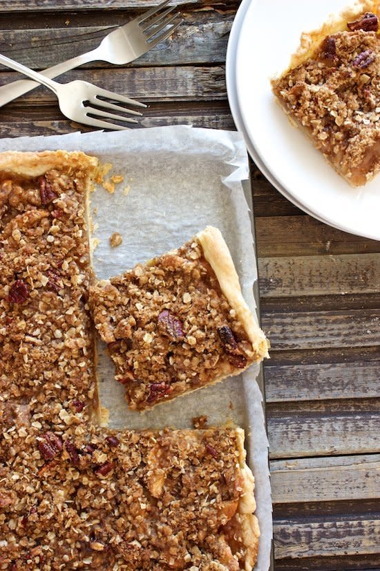 <strong>Get the <a href="http://kitchensimplicity.com/apple-slab-pie-with-crumb-topping/" target="_blank">Apple Slab Pie with Crumb Topping recipe</a> from Kitchen Simplicity</strong>