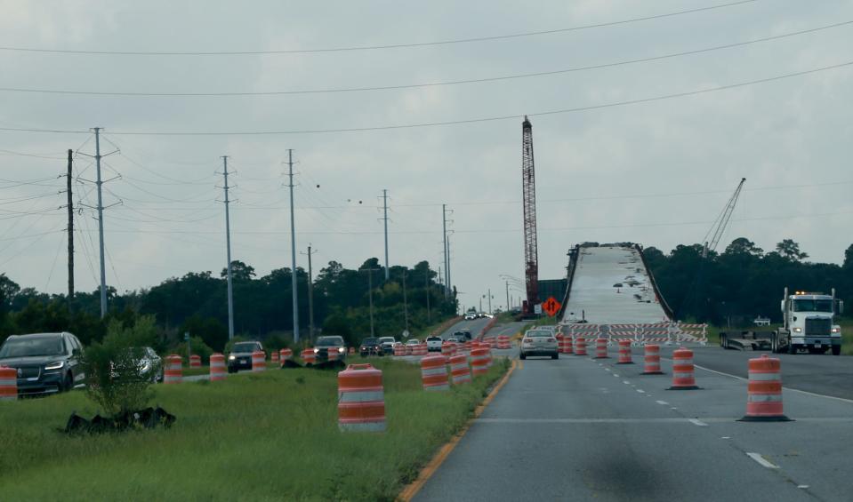 Islands Expressway continues to be down to one lane in each direction as construction continues on the new bridge.