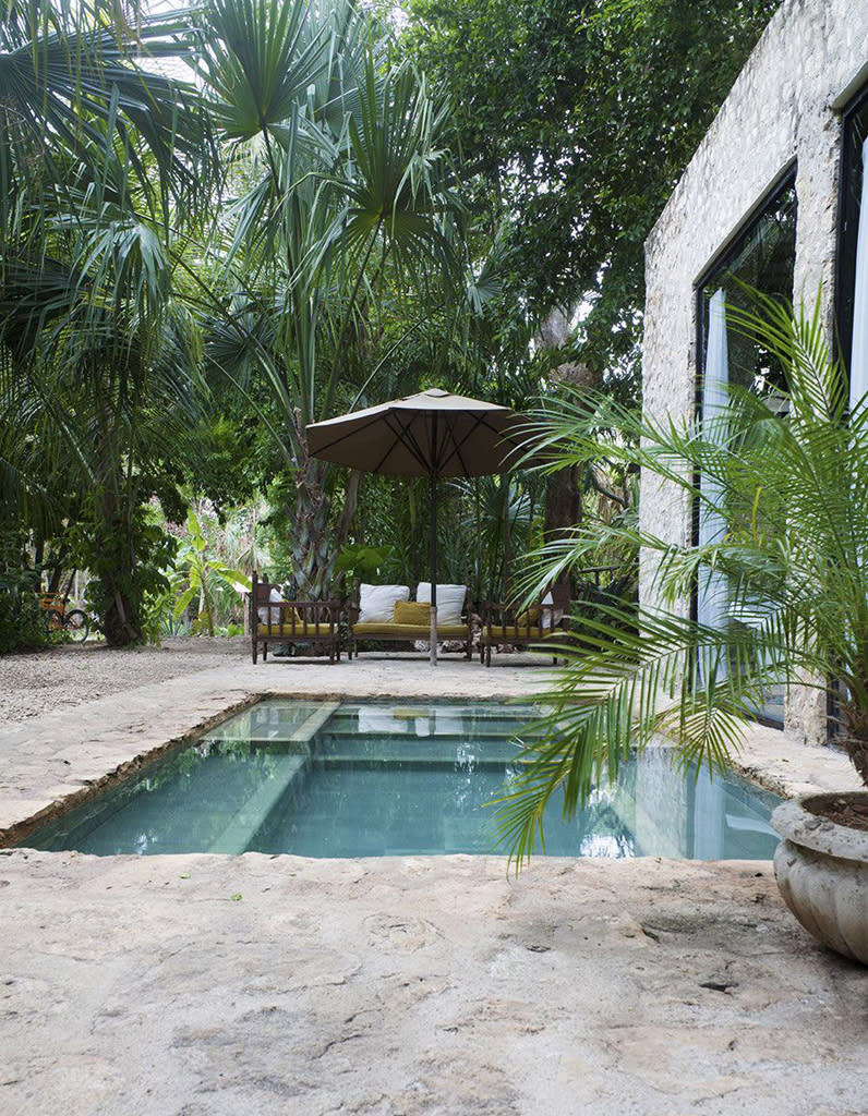 Une petite piscine à l'esprit minéral