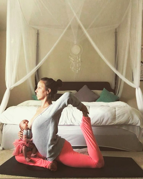 Mom does yoga while breastfeeding -- and the pictures are incredible