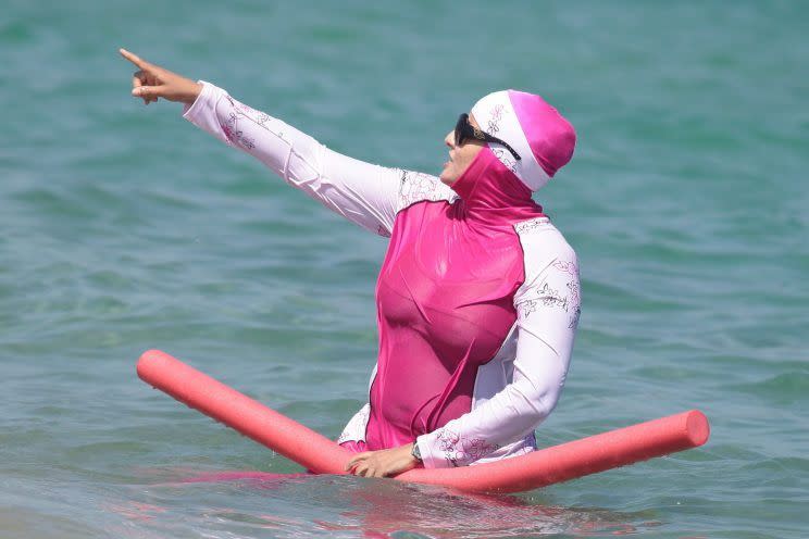  Viele muslimische Frauen fühlen sich mit einem Ganzkörperanzug im Wasser am wohlsten. (Bild: ddp Images)