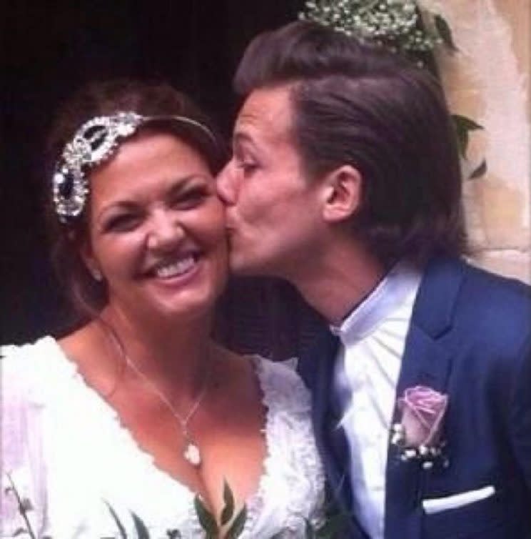 Johannah encouraged Louis to stick with his music career. 