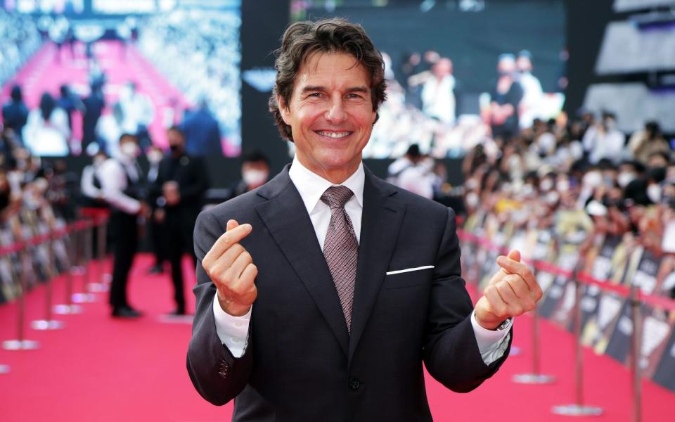 Tom Cruise ist bekannt dafür, auch sehr waghalsige Action-Szenen selbst zu drehen. Für seinen neuen "Mission: Impossible"-Film absolvierte er nun den wahrscheinlich "größten Stunt der Kinogeschichte". (Bild: Getty Images/Han Myung-Gu)