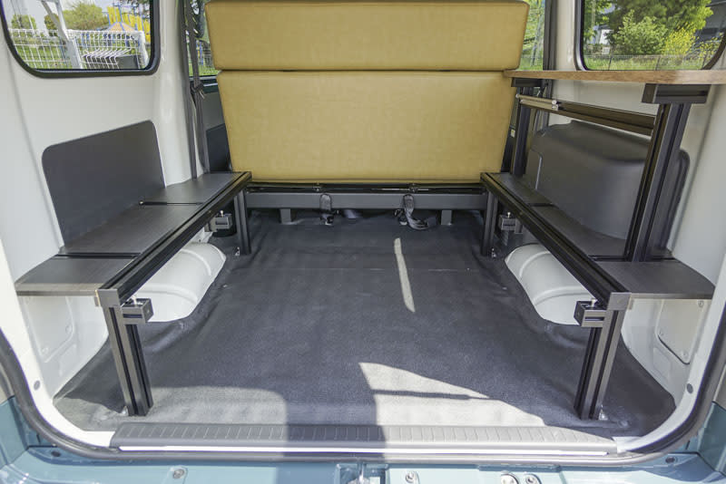 如果將車廂(第三排)的床面整個推移到第二排，則能清出一個1,360×1,200mm的行李廂空間。(圖片來源/ atozcamp)