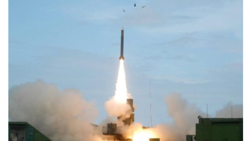 國家中科院研發的天弓三型防空飛彈，於屏東九鵬基地（鵬園院區）進行實彈試射。中科院