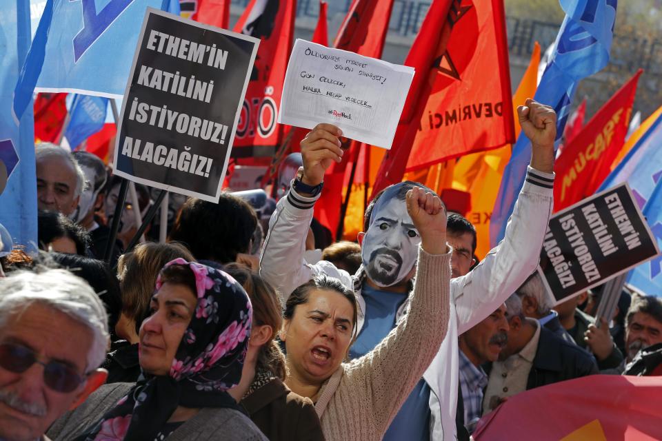 Turkish police fire water cannon at protesters