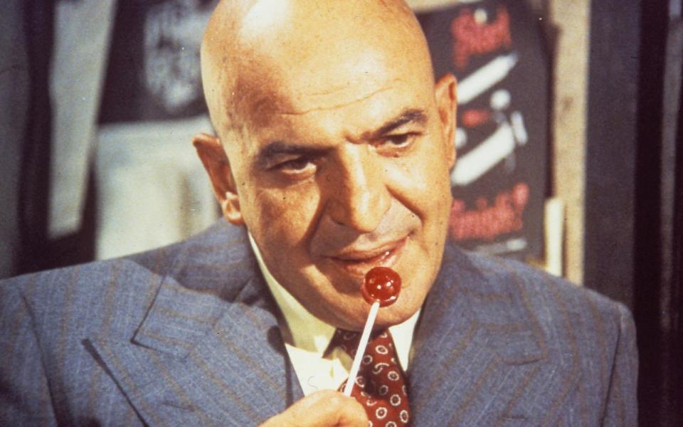 <p>Damals in den 70ern, da waren Fernseh-Polizisten noch richtige Typen. So wie Kult-Glatzkopf Theodoros Kojak (Telly Savalas), der über insgesamt 118 Folgen von "Kojak - Einsatz in Manhattan" das Verbrechen in New York bekämpfte. Gerne mit Fluppe im Mund, noch lieber mit einem Lolli und immer etwas schlauer als die Verbrecher. Kojak hat sie alle gekriegt! (Bild: Photoshot/Getty Images)</p> 