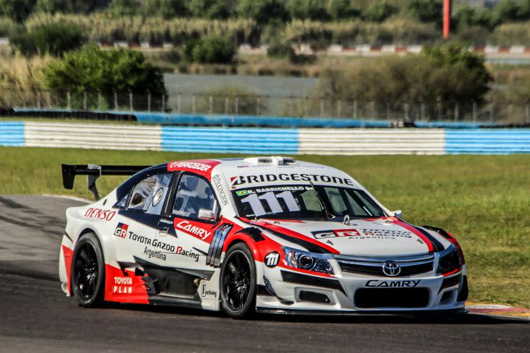 Rubens Barrichello y su Camry del Toyota Gazoo Racing