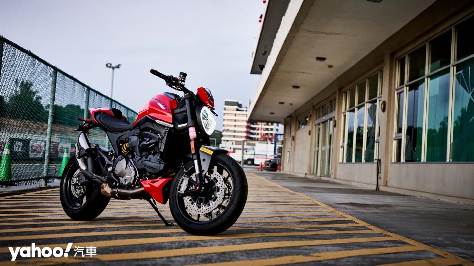 2022 Ducati Monster賽道試駕！大怪獸小麗寶肆虐遊！