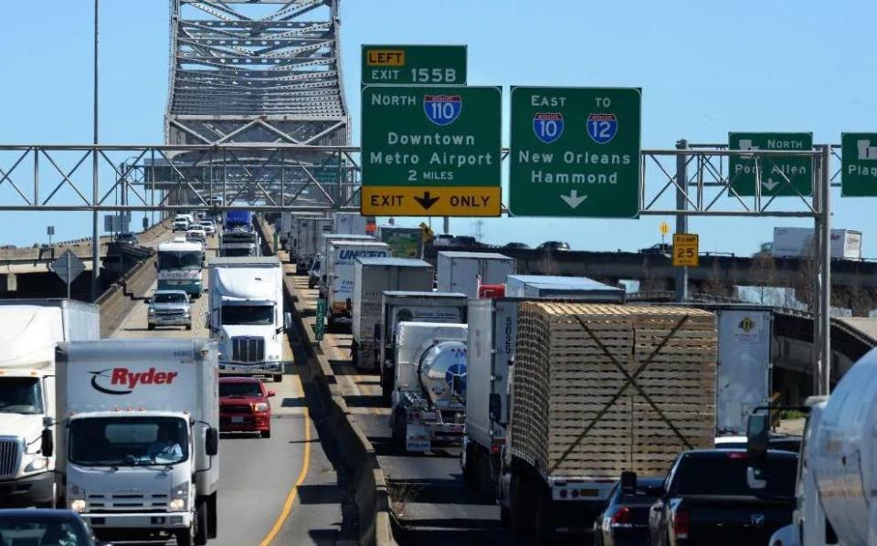 Traffic remains at a crawl each day along the Mississippi River Bridge. The House gave final legislative approval to a bundle of budget bills on Thursday that include $300 million for a new Mississippi River bridge in Baton Rouge.