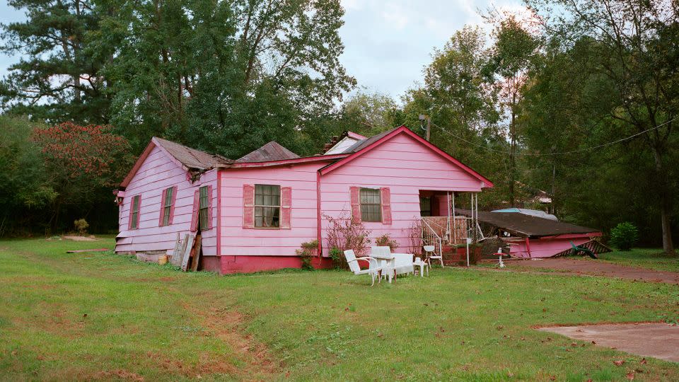 "Pink House, 2018." Nagasaka had "never really been to a small rural town" before starting this project. - Fumi Nagasaka