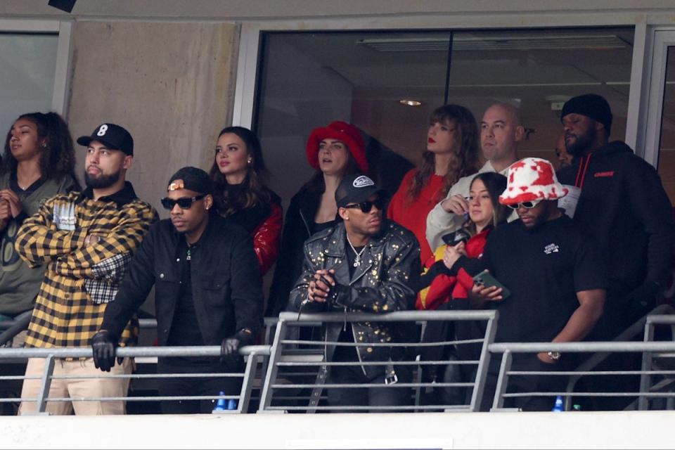 Ross Travis, Keleigh Teller, Cara Delevingne, and Taylor Swift watch the tense game on Sunday night (Getty Images)