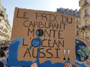 <p>“Le prix du carburant monte, l’océan aussi !” </p>