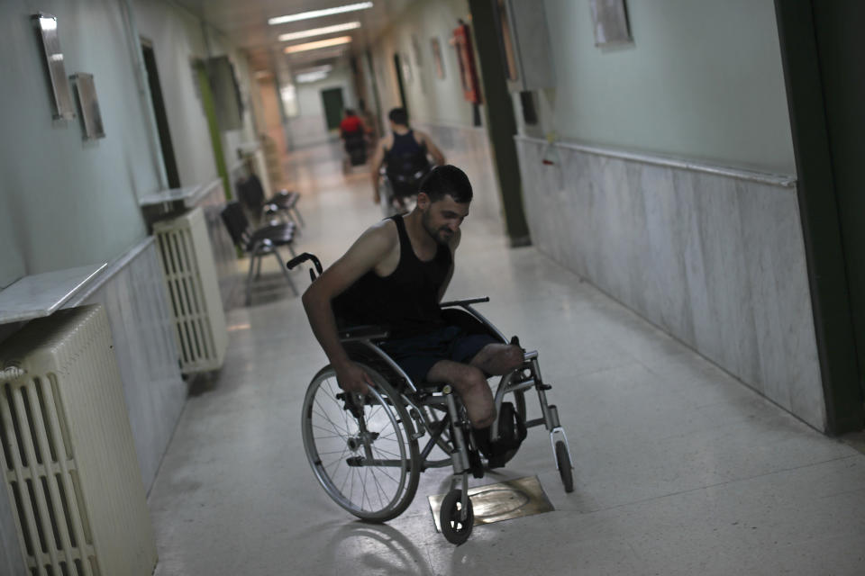 Wounded Syrian soldiers learn to live with disabilities