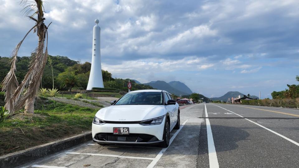 位於台11線上知名的靜浦北回歸線界標，此處是競賽遊戲中繼的打卡點。