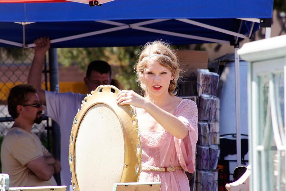 Taylor Swift Flea Market