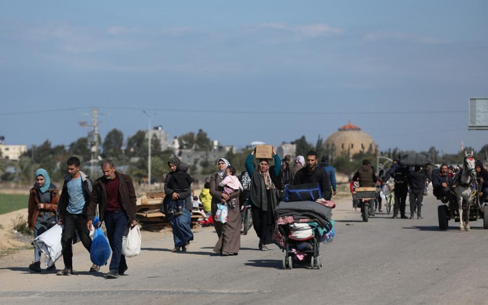 Palestinians fleeing Khan Younis head to Rafah in southern Gaza