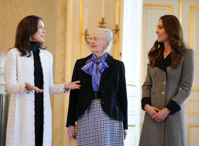 Kate Middleton con la reina Margarita y la princesa Mary de Dinamarca