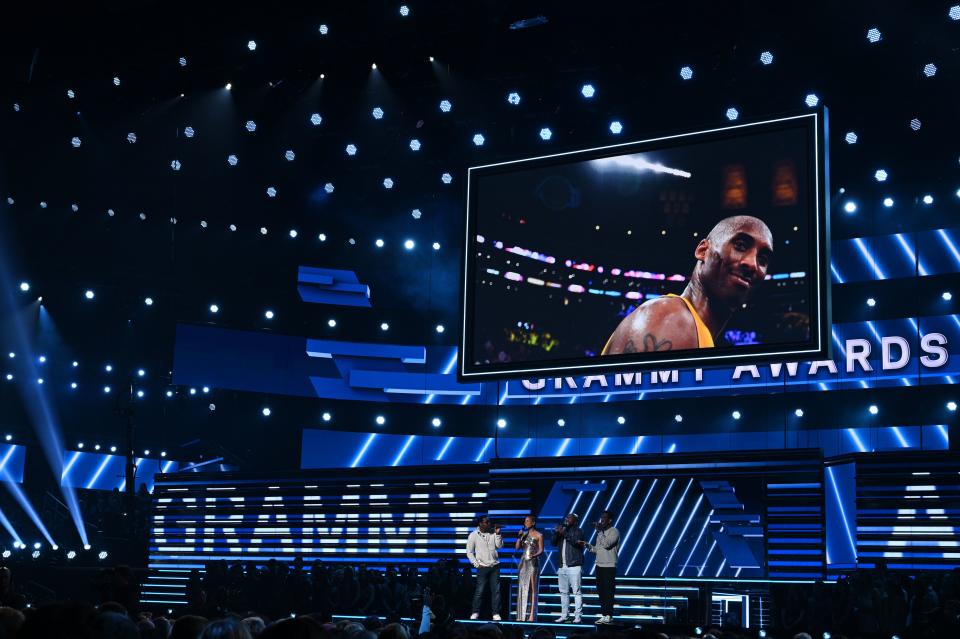 Host US singer-songwriter Alicia Keys and Boyz II Men sing in memory of late NBA legend Kobe Bryant during the 62nd Annual Grammy Awards on January 26, 2020, in Los Angeles. (Photo by Robyn Beck / AFP) (Photo by ROBYN BECK/AFP via Getty Images)