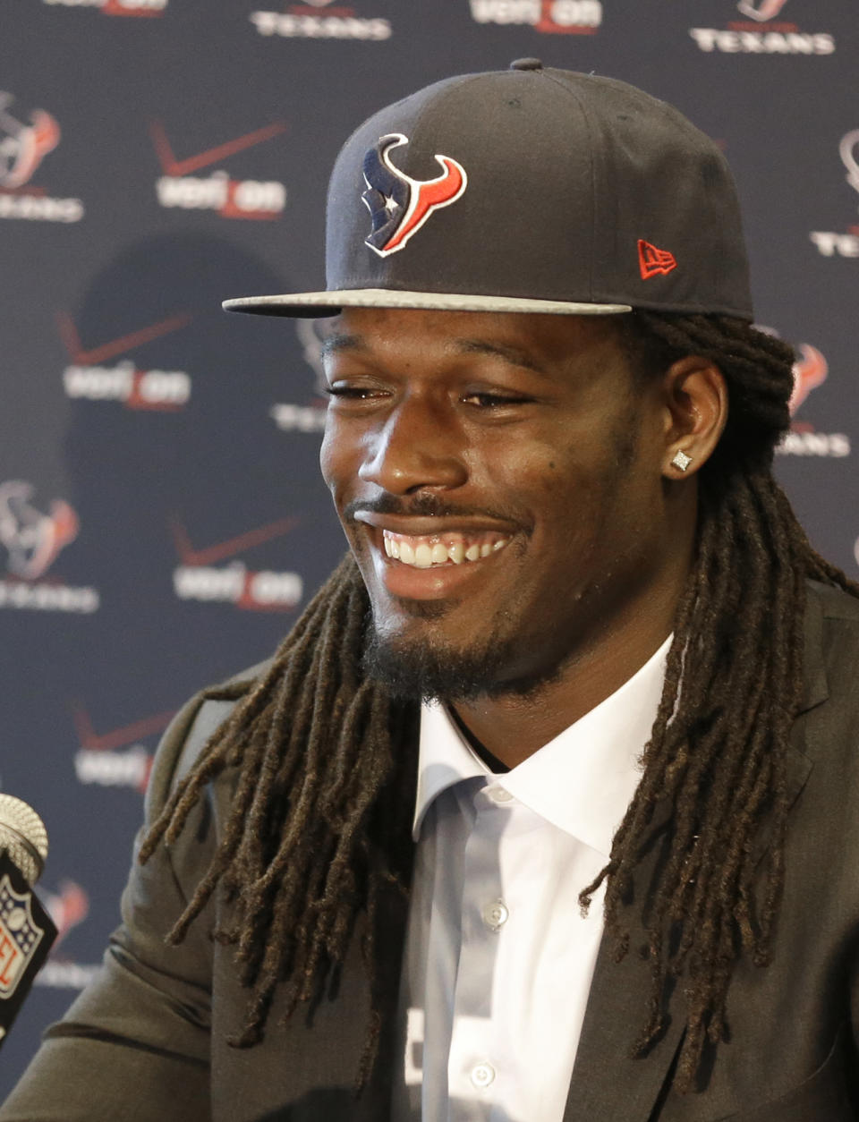 Houston Texans No. 1 overall NFL draft pick Jadeveon Clowney, a defensive end from South Carolina, is all smiles as he meets the press during an introductory NFL football news conference Friday, May 9, 2014, in Houston. (AP Photo/Pat Sullivan)