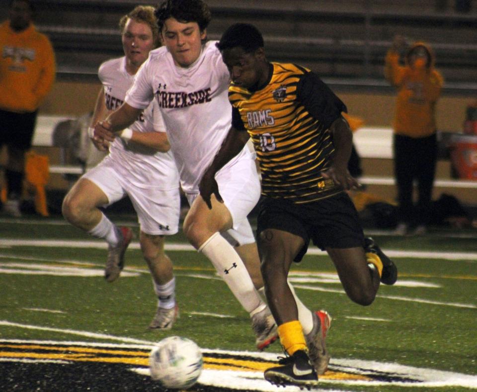 Englewood forward Zion Wise (10) dribbles upfield against the Creekside defense.