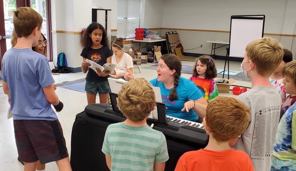 “Annie” Playground stage director Leslie Putnam leads music rehearsal. 