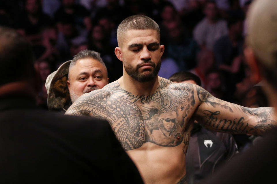 Sep 9, 2023; Sydney, NSW, AUSTRALIA; Tyson Pedro (red gloves) prepares to fight Anton Turkalj (not pictured) with his father John, left, during UFC 293 at Qudos Bank Arena. Mandatory Credit: Jasmin Frank-USA TODAY Sports