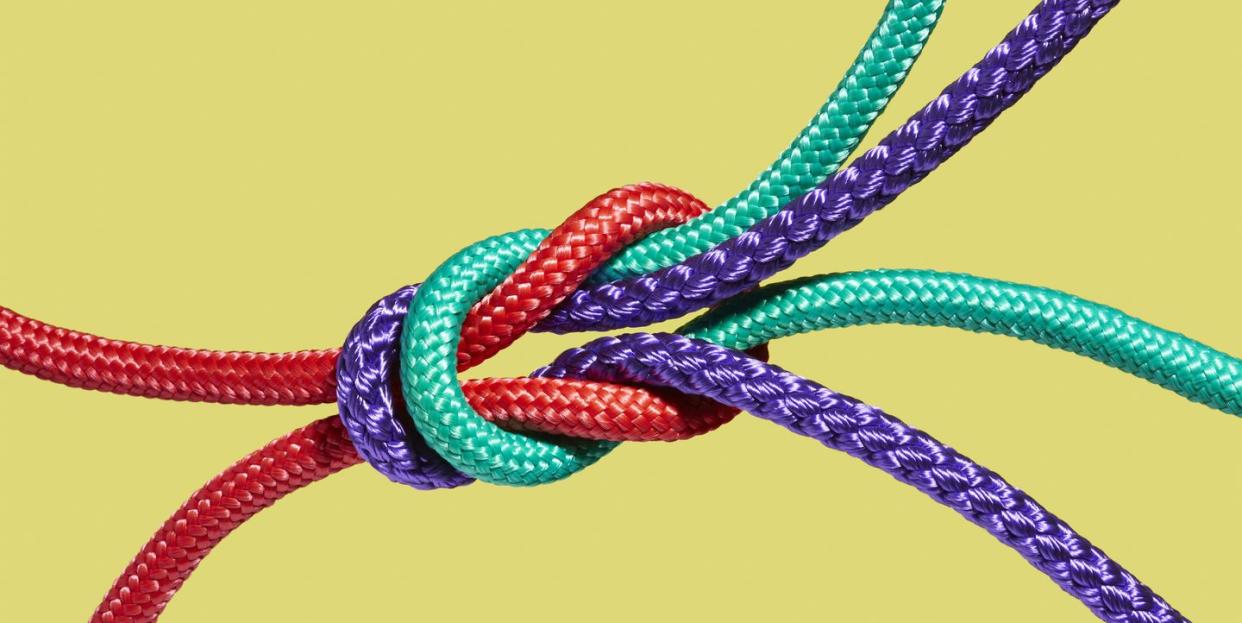 two coloured ropes knotting together