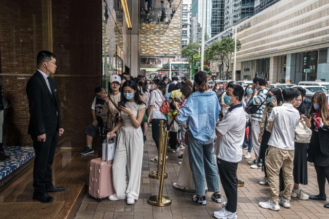 Chinese Shoppers Line Up for Louis Vuitton After Price Hike