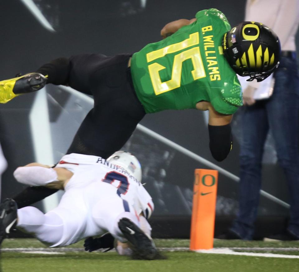 Oregon's Bennett Williams dives into the end zone for a touchdown after running back an interception late in the fourth quarter against Arizona in 2021.