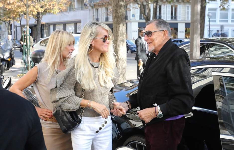 <p>Le 9 octobre, Laeticia Hallyday s’est rendue chez son avocat, Maître Ardavan Amir-Aslani, et a également retrouvé Jean-Claude et Isabelle Camus. Crédit photo : Instagram fabiennehallyday </p>