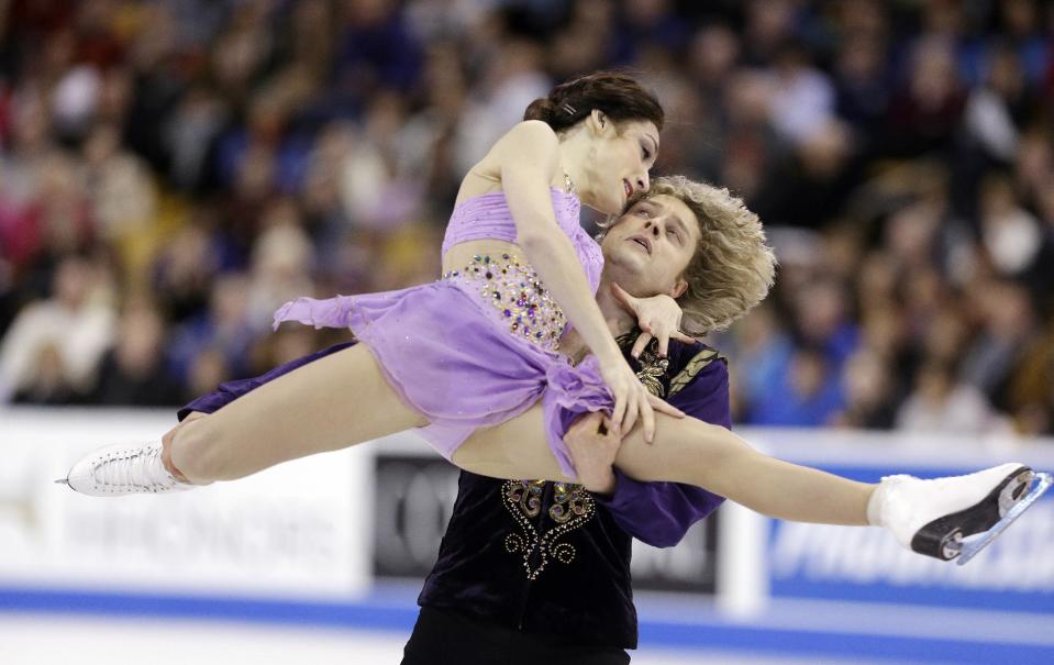 Meryl Davis and Charlie White compete during the ice dance free skate at the U.S. Figure Skating Championships Saturday, Jan. 11, 2014 in Boston. (AP Photo/Steven Senne)