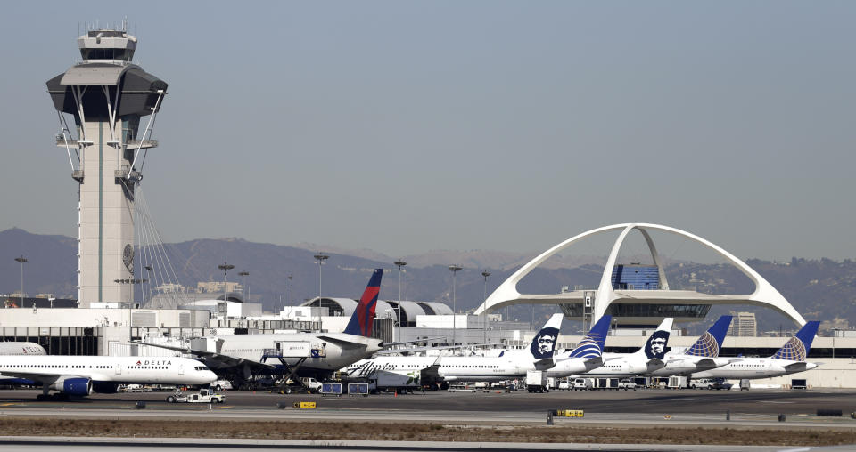 美國聯合航空公司（United Airlines）表示，聯航一架波音（Boeing）客機8日從洛杉磯起飛時掉落一個主起落架輪，飛機之後安全降落丹佛（Denver），沒有人員受傷。（美聯社資料照）