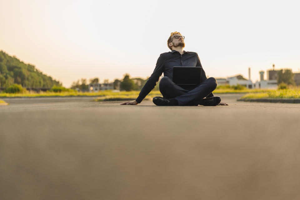 <p>Quando il <strong>dipendente lavora per terzi durante il periodo di malattia e questa attività pregiudica la pronta guarigione e il ritorno al lavoro, c’è la giusta causa per il licenziamento</strong>.<br> (foto: Getty) </p>