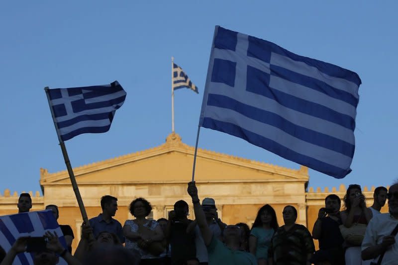 希臘全民公投結果出爐，多數選民反對國際債權方的紓困方案。（美聯社）